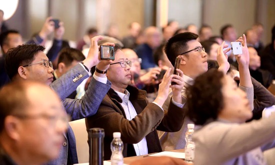 十大博彩公司娱乐全新ZR110-160系列无油螺杆压缩机