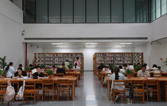 县领导现场推进民生实事项目建设并调度高新技术...